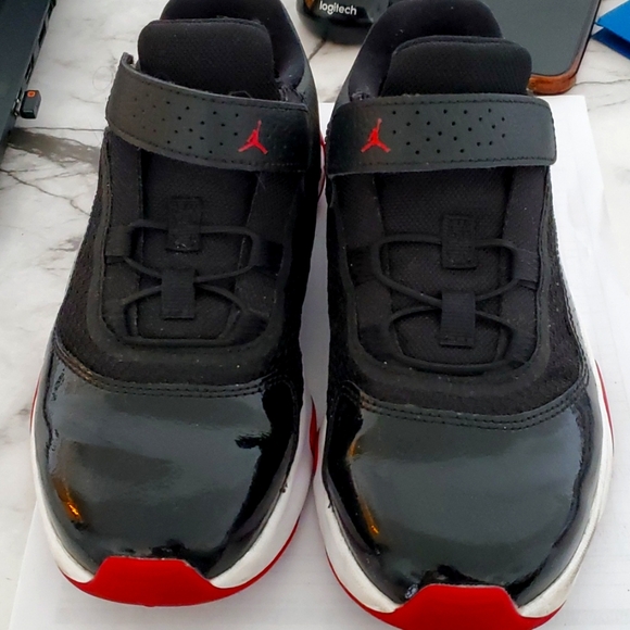 Jordan's boy sneakers - Picture 1 of 3